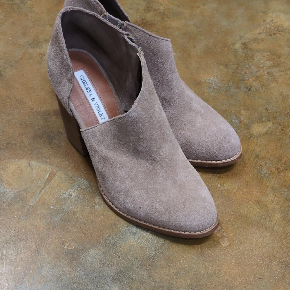 Chelsea & Violet Tan Suede Ankle Booties, Shoeties, Size 7, Wood Stack Heel - Picture 1 of 5
